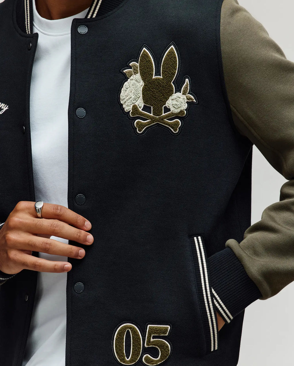 MENS AUG﻿USTE KNIT VARSITY BOMBER - MO1100050